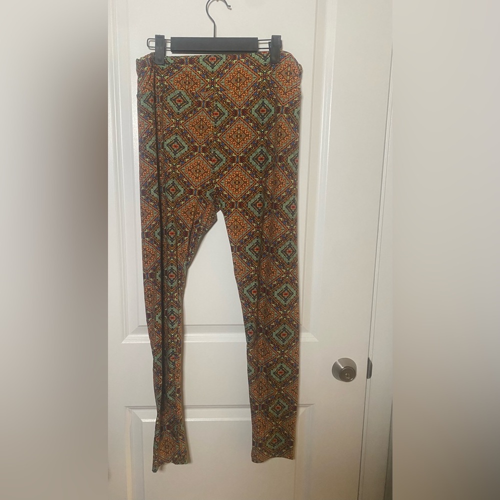 LulaRoe Tall and Curvy Leggings